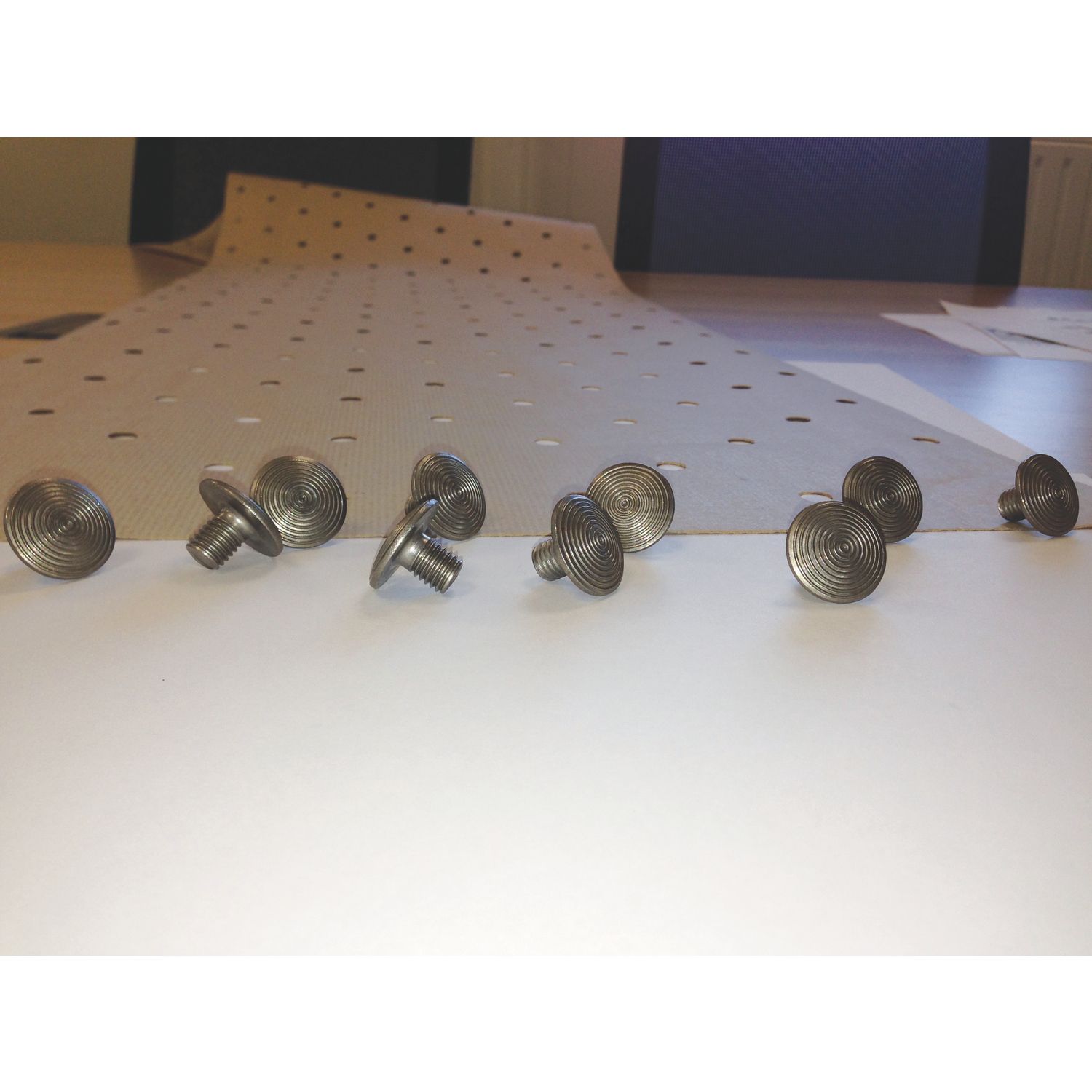 CLAVOS DE ACERO INOXIDABLE PODO SEAL X20