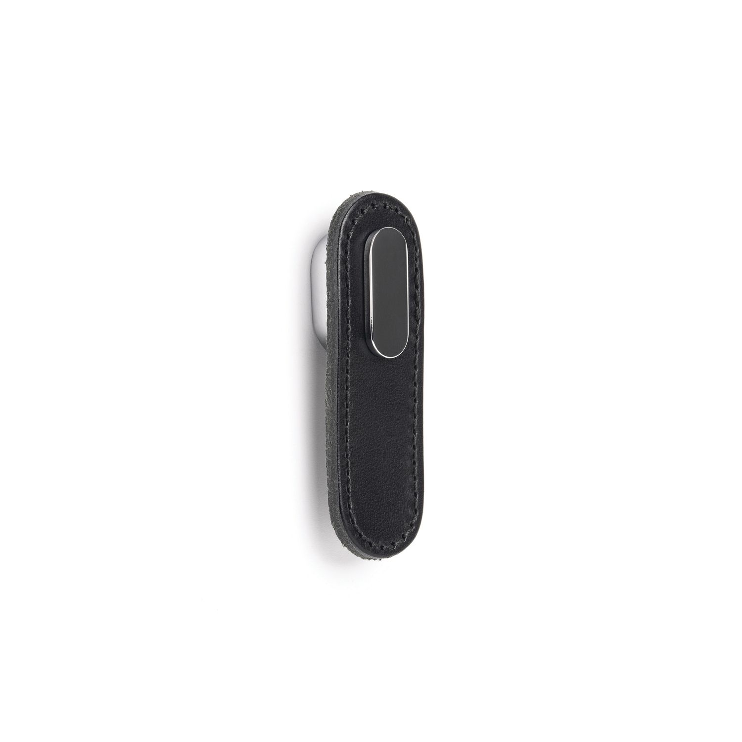 BOTÓN OBLONGO DE CUERO NEGRO/CROMO