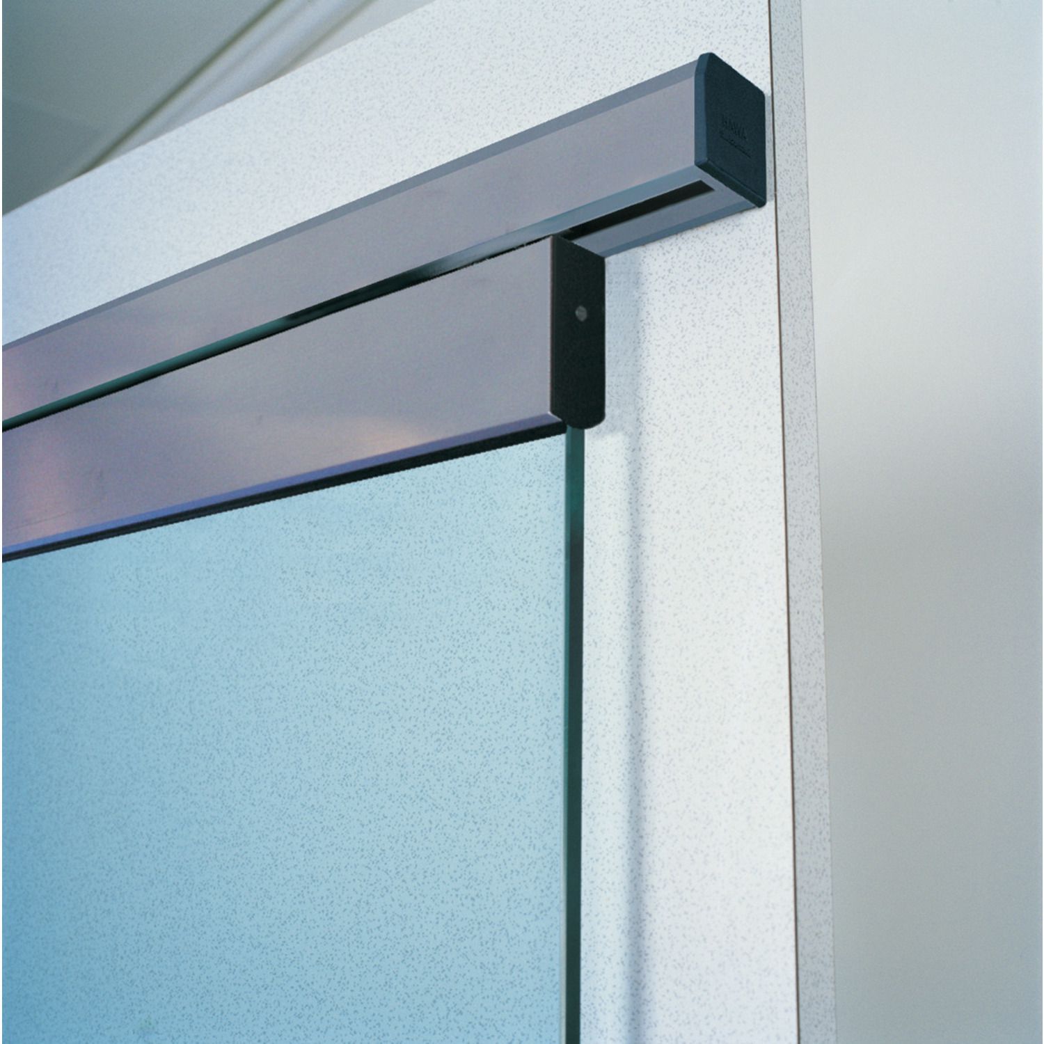 Perfil angular para montaje en pared