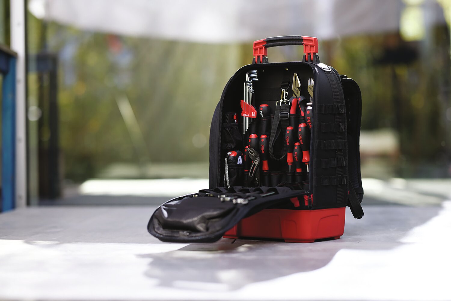 Mochila de mantenimiento con 43 herramie