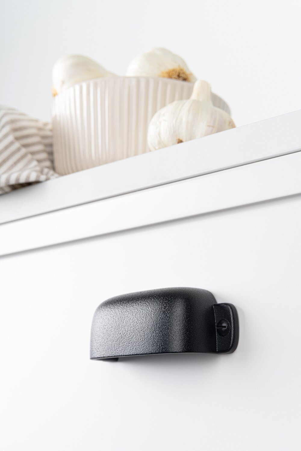 MANGO DE ZAMAK NEGRO FIRME E64 L93,8 MM