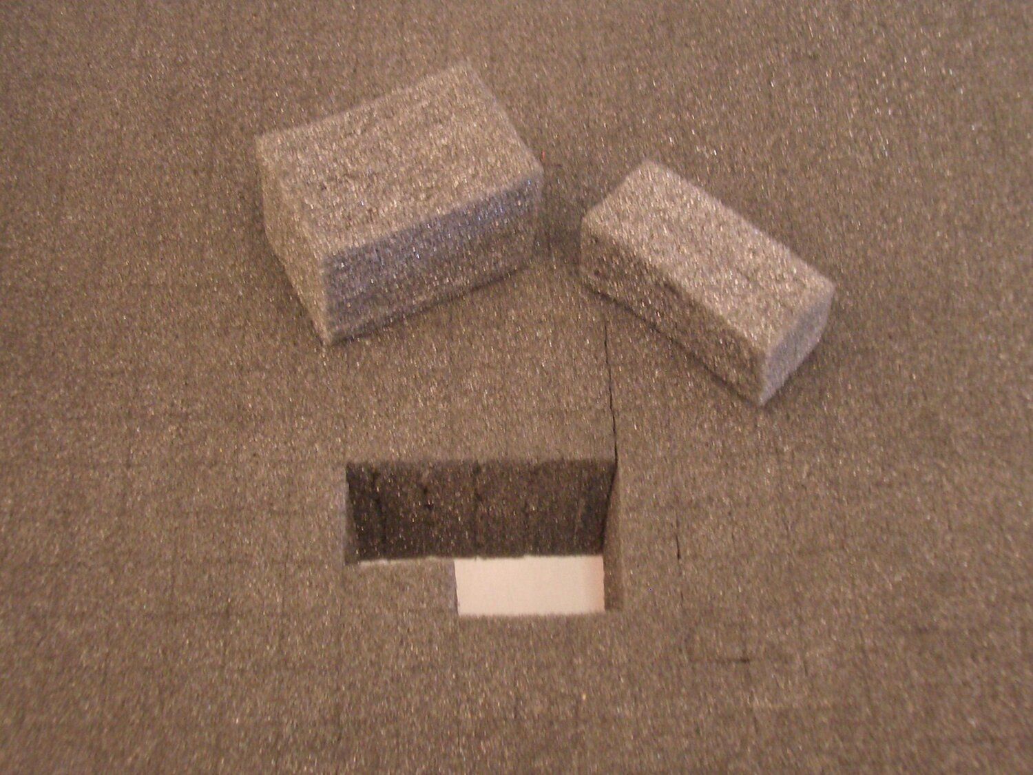 ESPUMA PRECORTADA PARA CAJAS DE ALUMINIO